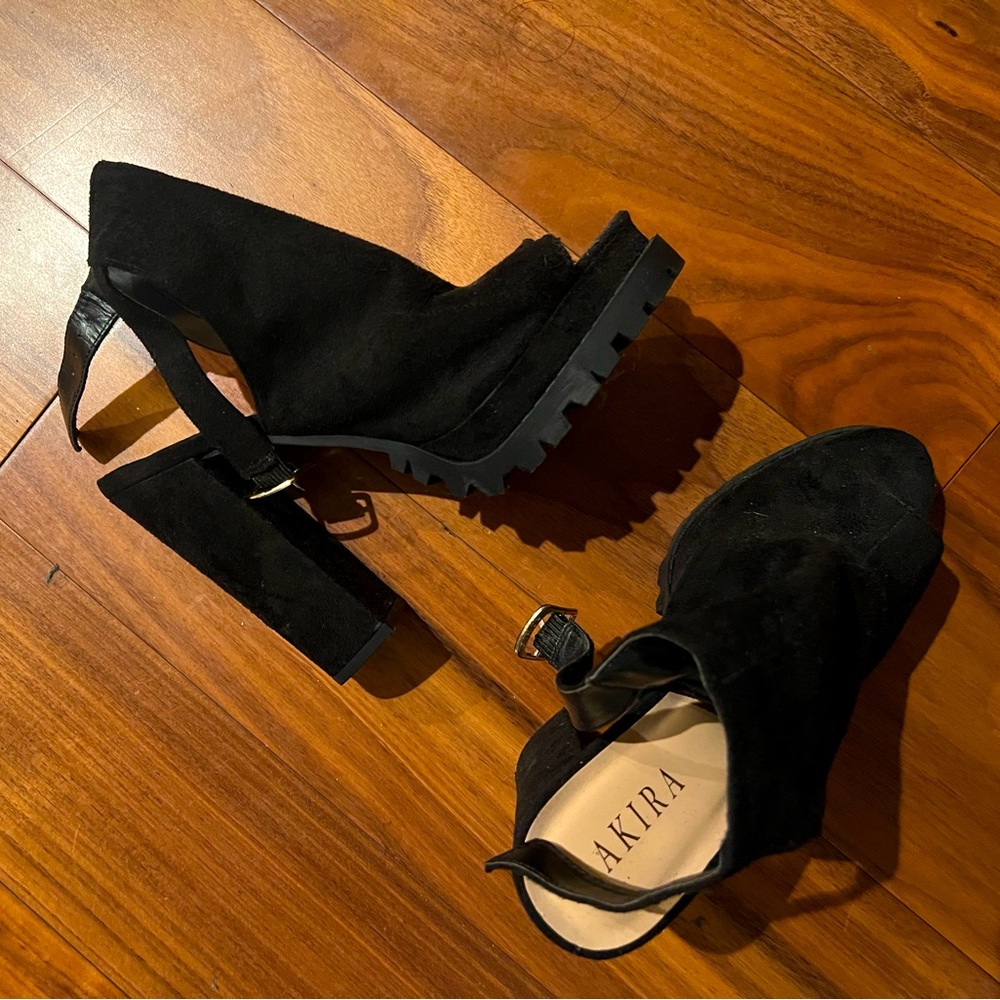 Akira Black High Heeled Shoes With Ankle Strap